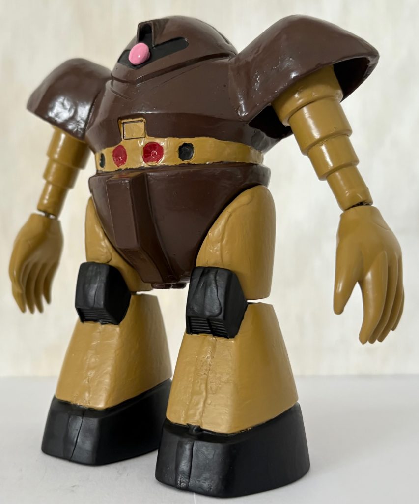 フロントビュー。ガンダムのソフビが放送当時出ていたたら