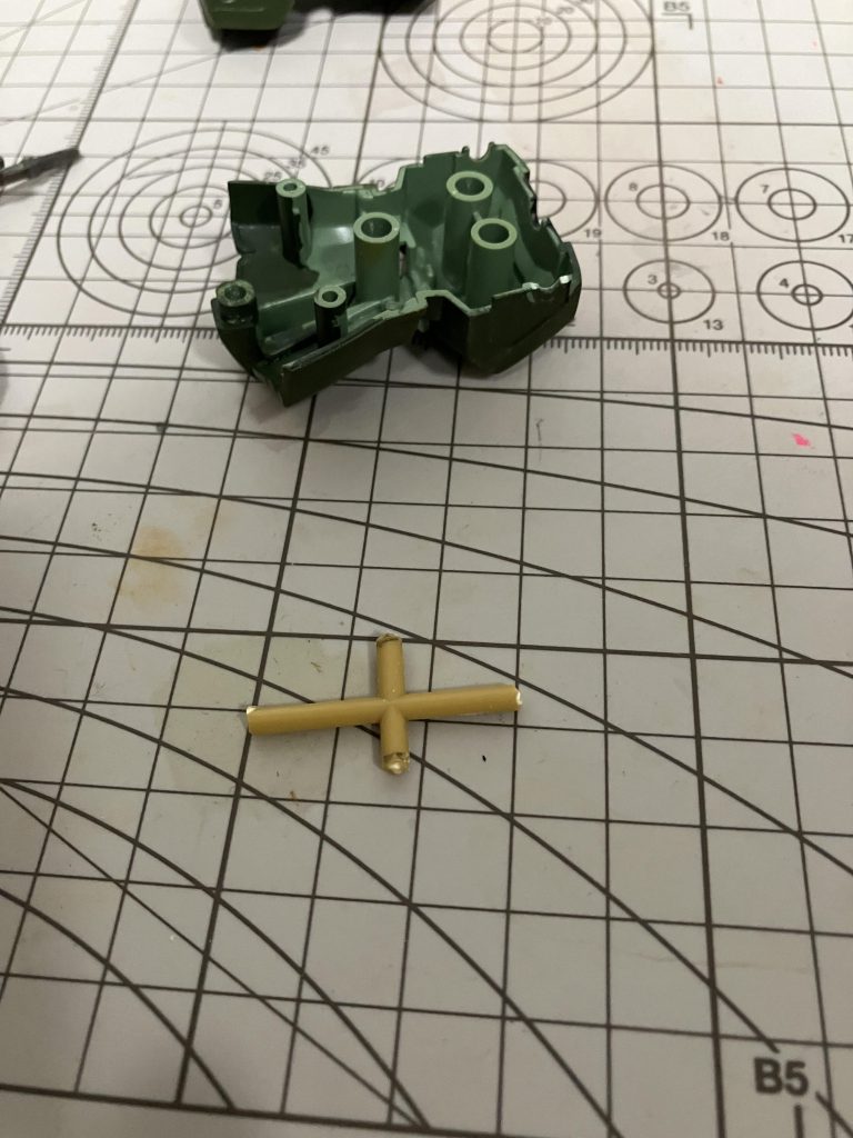 ランナーの十字部分を切り取る。