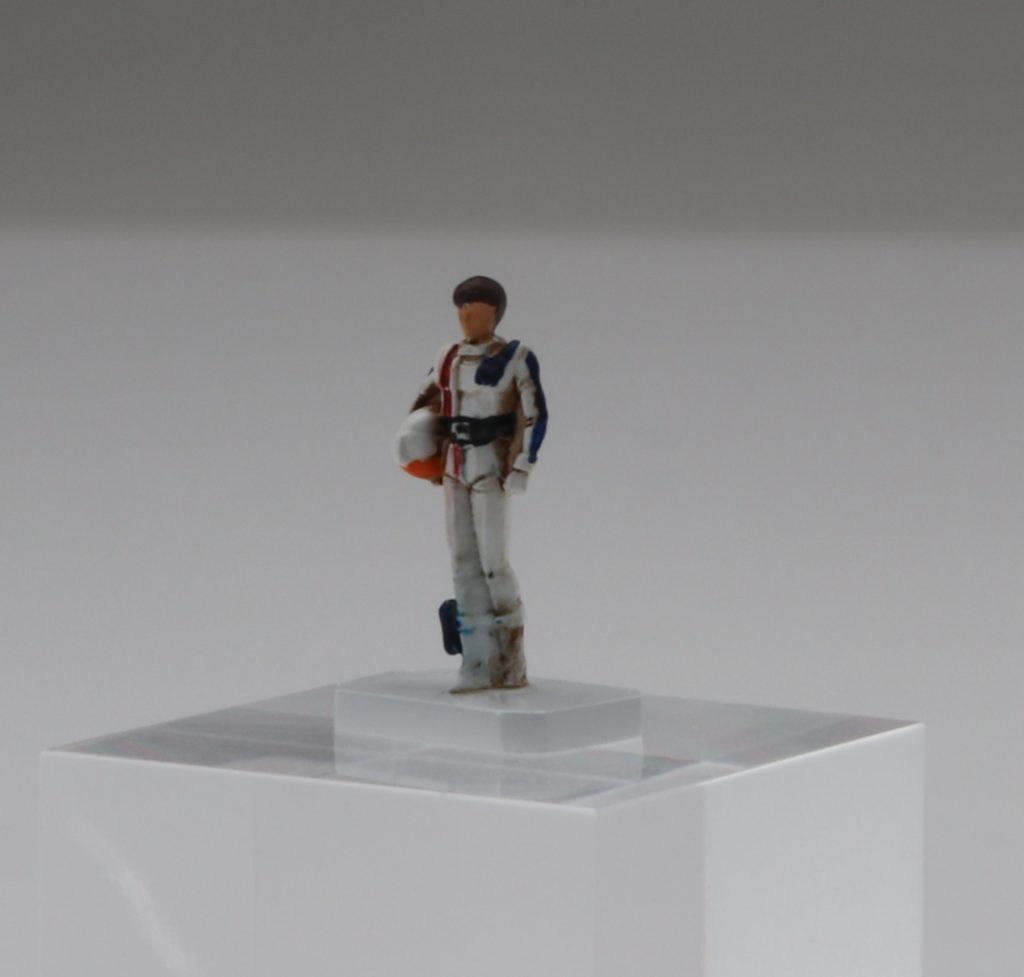 アムロ大尉は筆で塗り分けました。