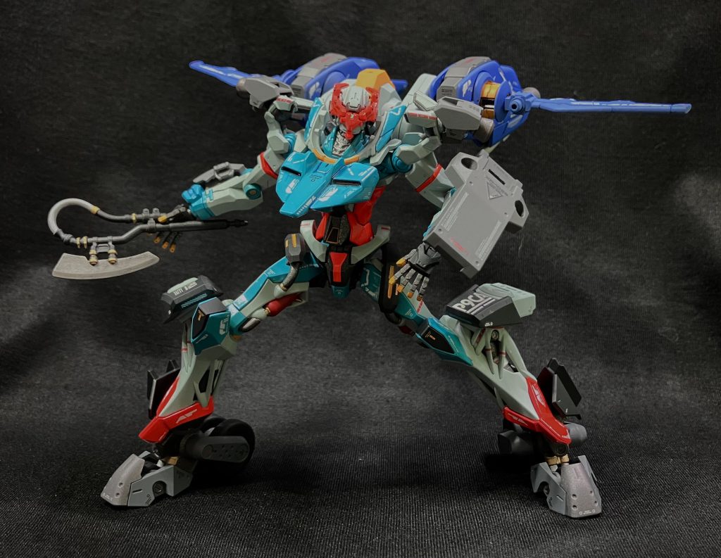 クランバトル初戦でも使用した民生品のヒート・ホークも護身用に使用する。