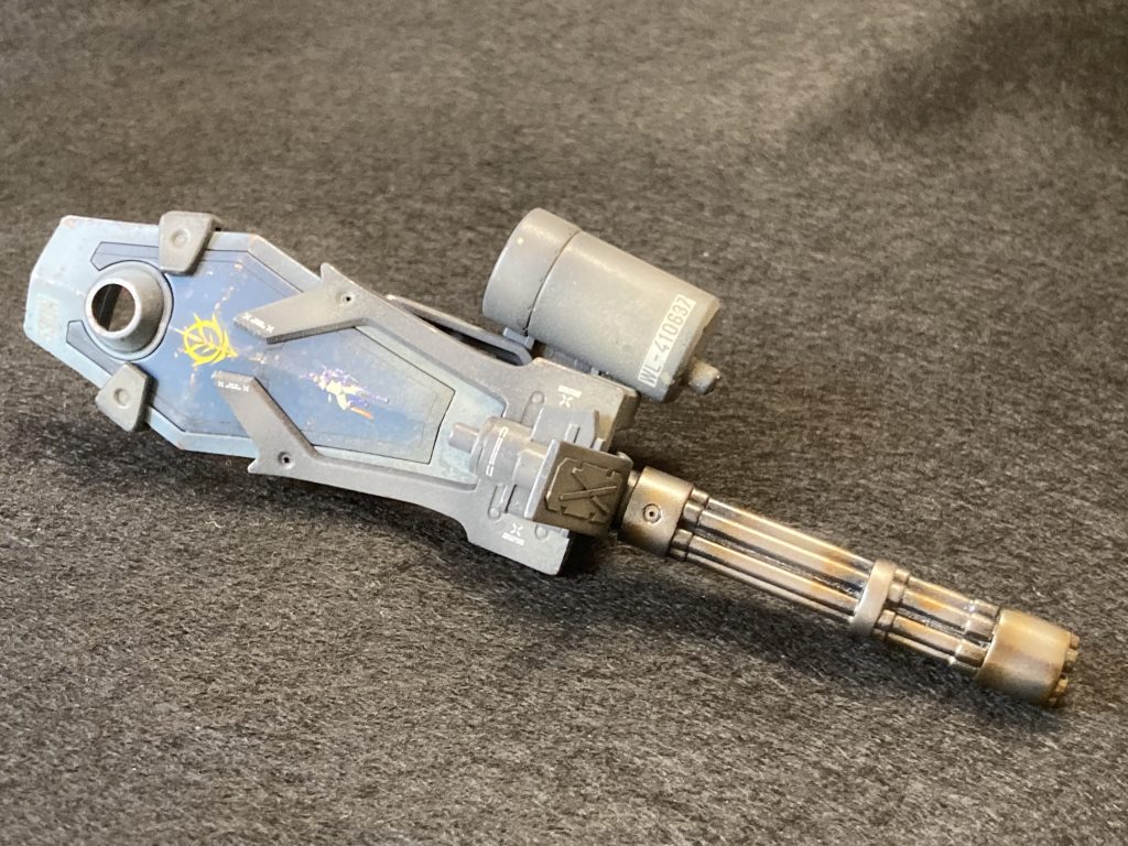 こーゆー事言うと嫌われそうだけど、ガトリングシールドって無理がない?なんで重量を左手に集中させるんだろ…まぁ、漢の子のロマンは感じます…