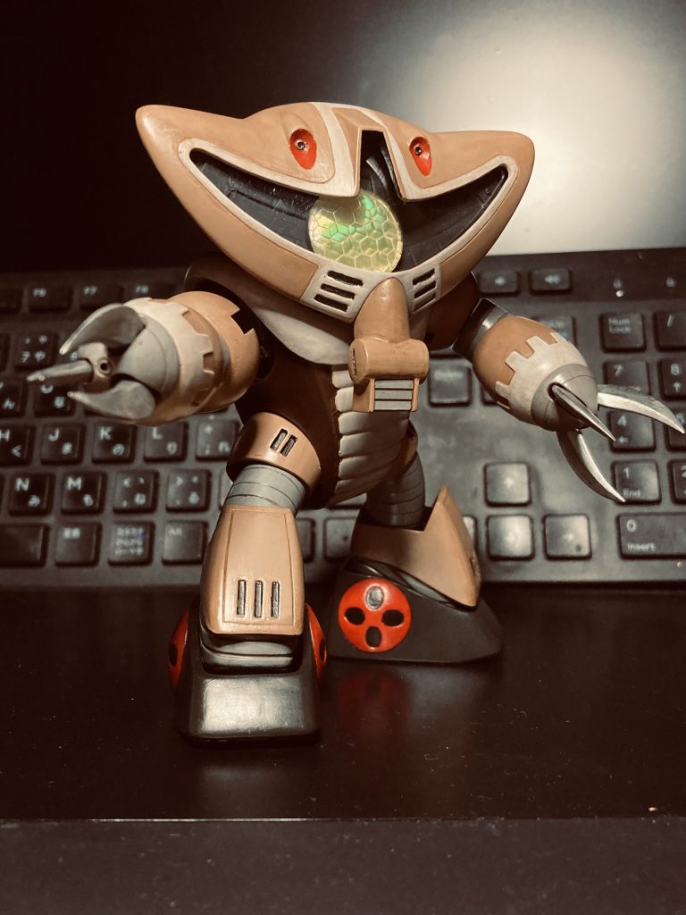 クローアームもHGUCズゴックから流用して作成。関節は全て新造したものの、可動範囲はあまり広くないです😅