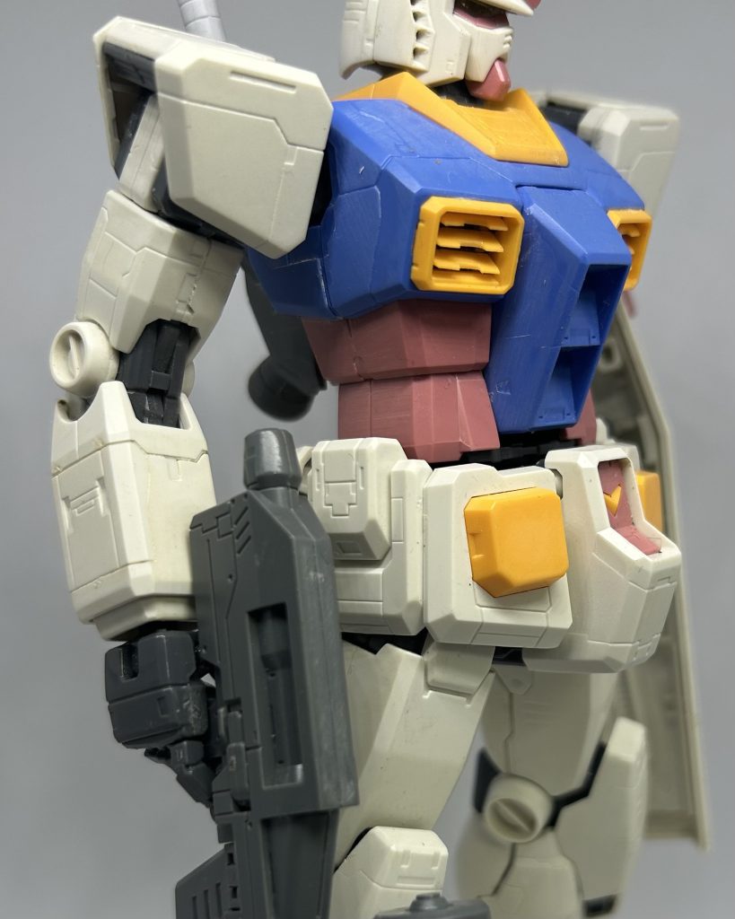 腕部。ガチっとした腕に惚れる。腰部。キュッとしたウエストも良き。