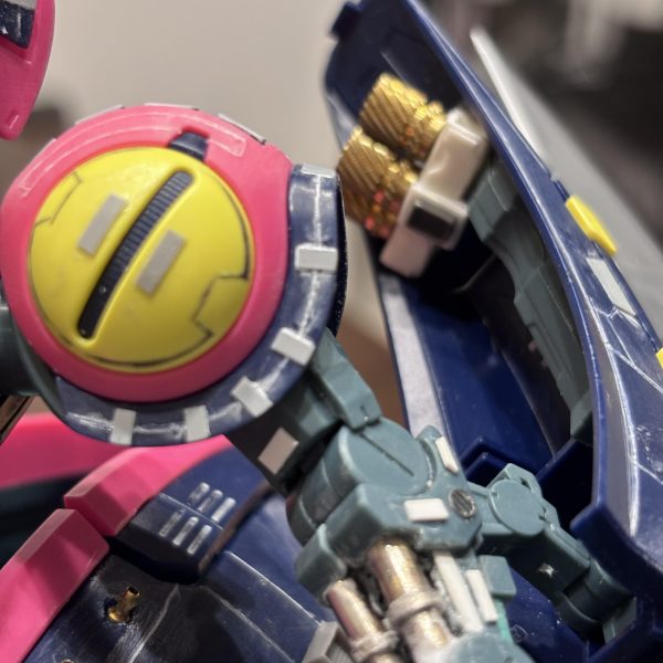 夜な夜な加工を楽しんでいたバウンド・ドッグ。そろそろ疲れてきたので洗ってサフ吹いて、塗装できればなと思っています。人生でこんなにスジボリしたの初めてです。めっちゃディテールアップされてる方、本気で尊敬します😭いっぱい掘ったり貼ったりしてるので、すぐには無理だろうなぁ〜（2枚目）