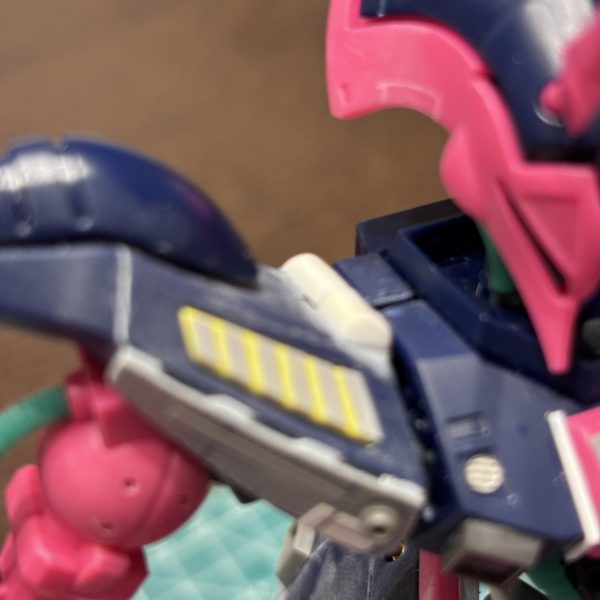 夜な夜な加工を楽しんでいたバウンド・ドッグ。そろそろ疲れてきたので洗ってサフ吹いて、塗装できればなと思っています。人生でこんなにスジボリしたの初めてです。めっちゃディテールアップされてる方、本気で尊敬します😭いっぱい掘ったり貼ったりしてるので、すぐには無理だろうなぁ〜（4枚目）