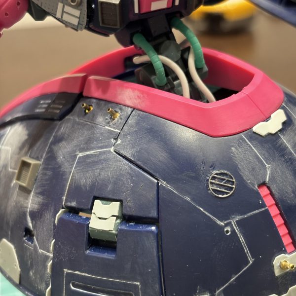 夜な夜な加工を楽しんでいたバウンド・ドッグ。そろそろ疲れてきたので洗ってサフ吹いて、塗装できればなと思っています。人生でこんなにスジボリしたの初めてです。めっちゃディテールアップされてる方、本気で尊敬します😭いっぱい掘ったり貼ったりしてるので、すぐには無理だろうなぁ〜（5枚目）