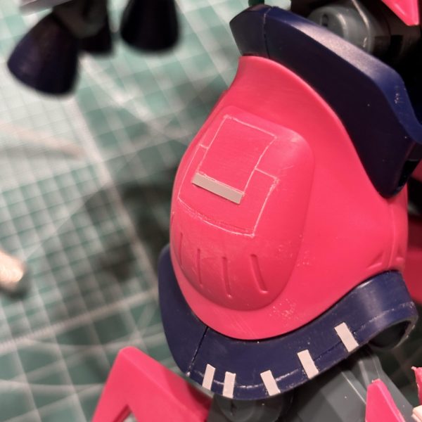 夜な夜な加工を楽しんでいたバウンド・ドッグ。そろそろ疲れてきたので洗ってサフ吹いて、塗装できればなと思っています。人生でこんなにスジボリしたの初めてです。めっちゃディテールアップされてる方、本気で尊敬します😭いっぱい掘ったり貼ったりしてるので、すぐには無理だろうなぁ〜（6枚目）