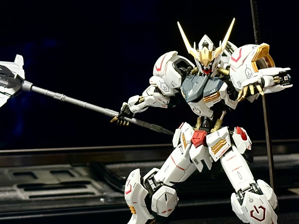 関節強化したので、重たい武器を保持しつつ自立します。