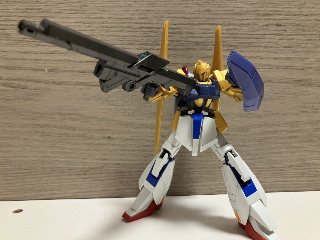 大型ビームライフル本機は一撃離脱を主観に置いているため、一発で撃破するために大出力となっているごっつ太いビームってエロいやん