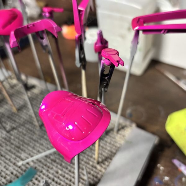 バウンド・ドッグのどぎついピンク完了