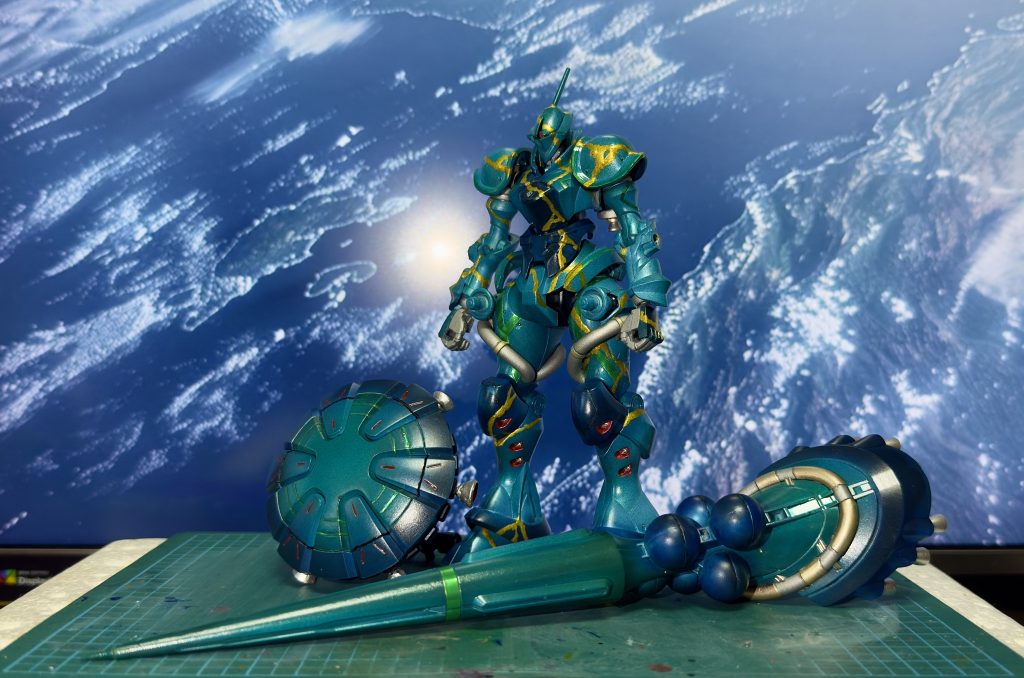 より陶器らしさを出すため、金継ぎしたらカッコいいんじゃ… 　シャリアなら有線式サイコミュ付けたいよな… 等考えて、やっつけですが手を加えました　