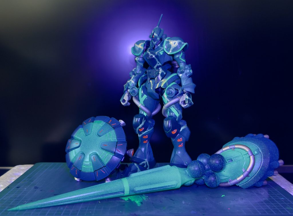 UVライトも導入してみましたが… 思ったより蛍光塗料が飛び散ってました笑　