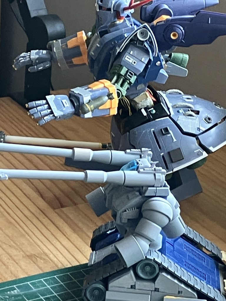 5月ごろ、ジオングのデイテイールが出来て、次はガンタンクのデイテイールアップ沼か、、というあたり。辛楽しい日々でした。2機のデイテイールを同じレベルにするのと、塗装、デカール張りも、交互に仮組みしながら進めるので、通常の3倍手間がかかった印象です。