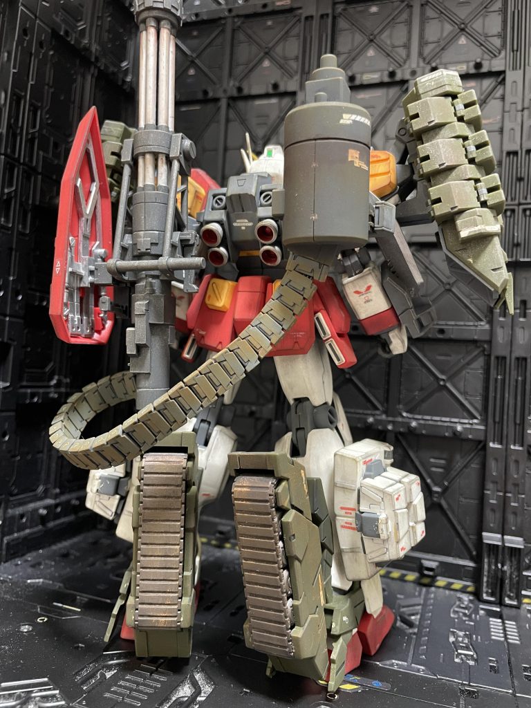 キャタピラ部分は焼鉄色で筆塗り。