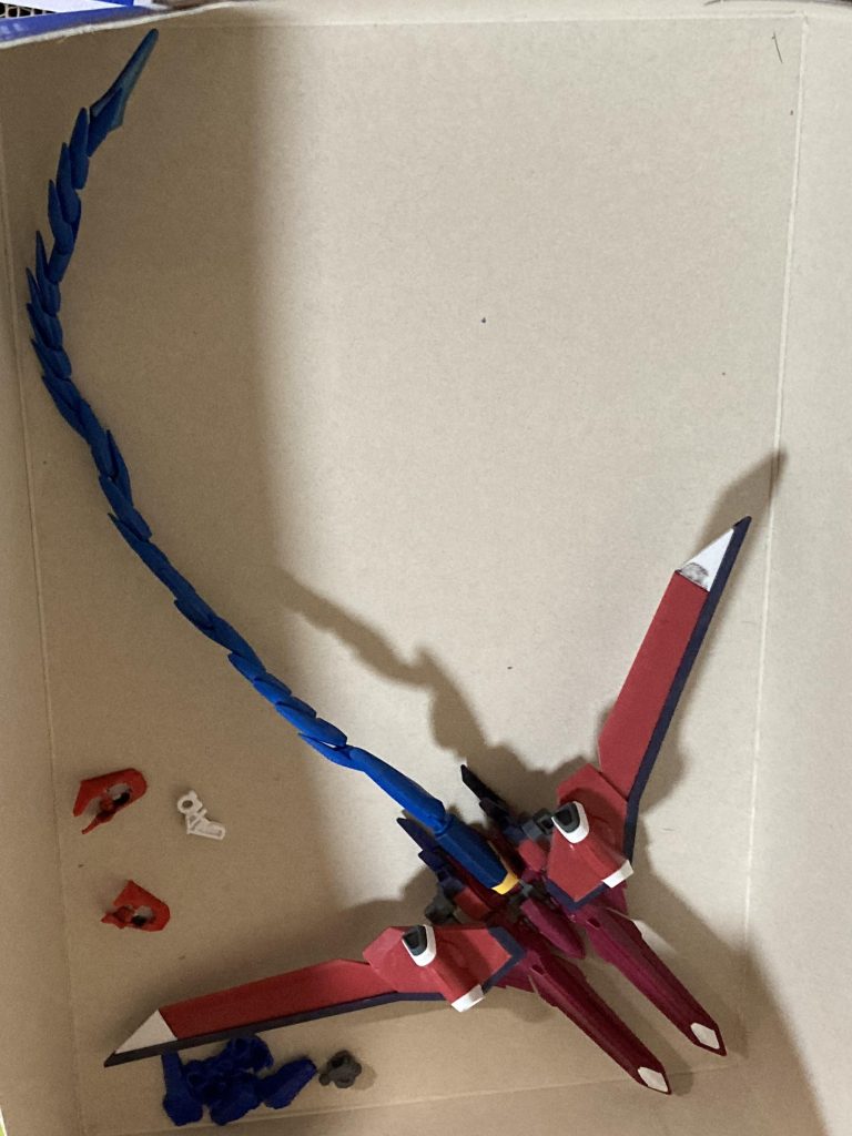 バックパックはイモジャの羽部分を追加してボリュームアップ