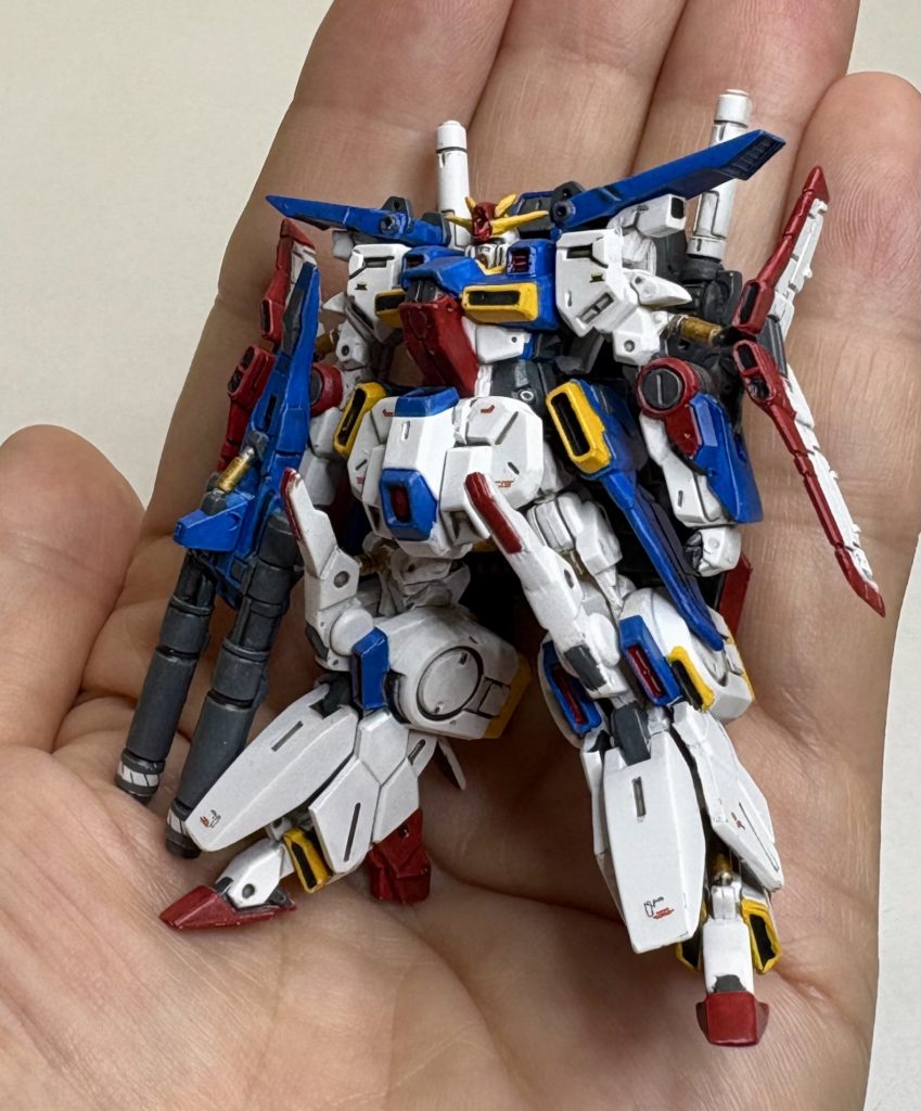 目立たない程度にデカール貼ってます。