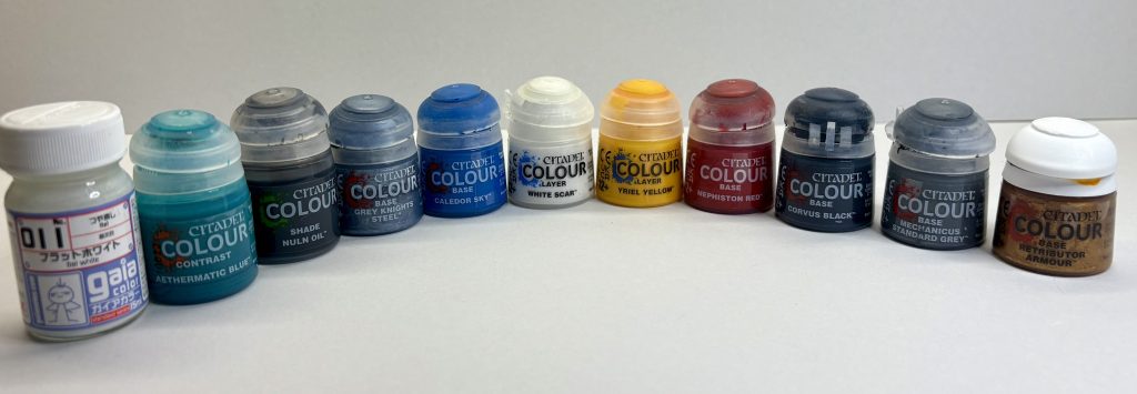 🛠️塗装メモ：ABS素材なのでプライマーを吹いた後、ベースのホワイトにはラッカー系艶消し白（ガイアノーツのフラットホワイト）をエアブラシで塗装。他の色はシタデルカラーで筆塗りしました。仕上げは艶消しクリア(ガイアノーツの艶消しクリア)をエアブラシで吹きました。