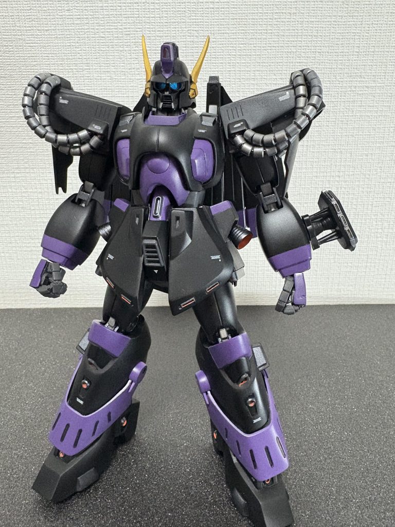 肩のに配線はパイプパーツを使用して中に百均のアルミ線を使用して形を出しています。