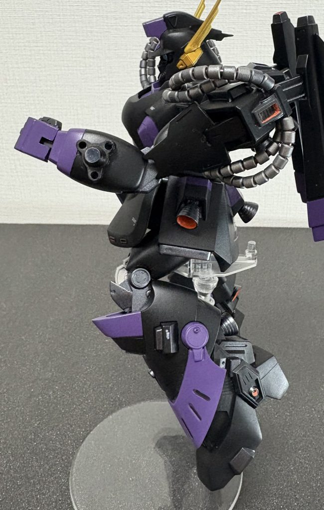 膝、太ももはHGシャアザクの物を使用。肘はHGリバイブガンダムの膝関節使用。