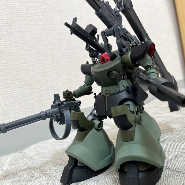 GQドム　陸戦強襲型「ドムパンツァー」サブアームつけたり、ガトリング持たせたり、色々したけどこれでいきますこれから塗装だっ！！（2枚目）