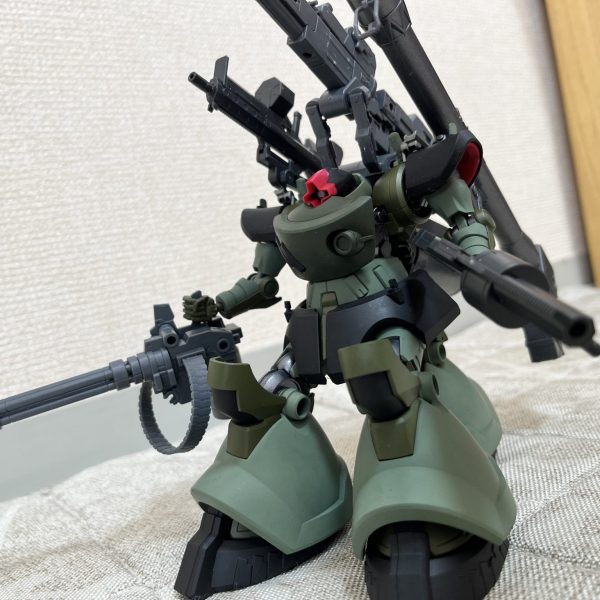 GQドム　陸戦強襲型「ドムパンツァー」サブアームつけたり、ガトリング持たせたり、色々したけどこれでいきますこれから塗装だっ！！（1枚目）