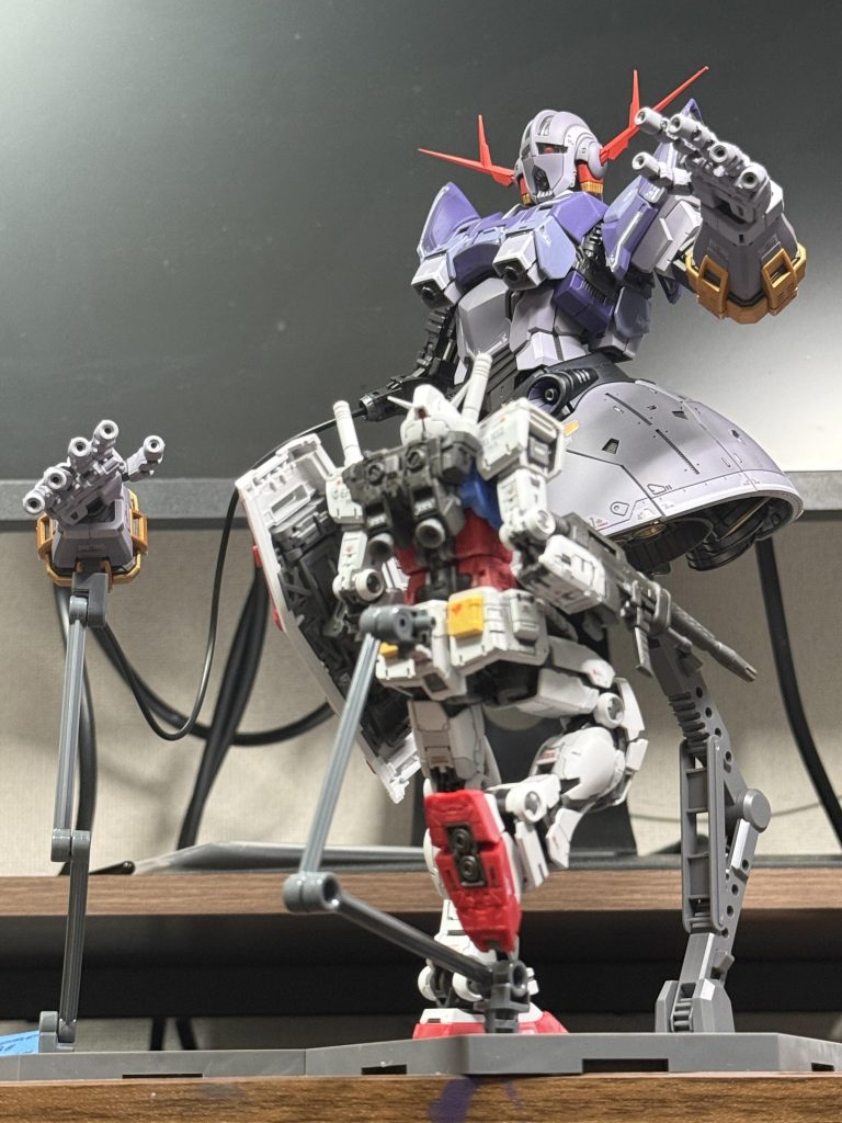 こう近づけば四方からの攻撃は無理だな、シャア！