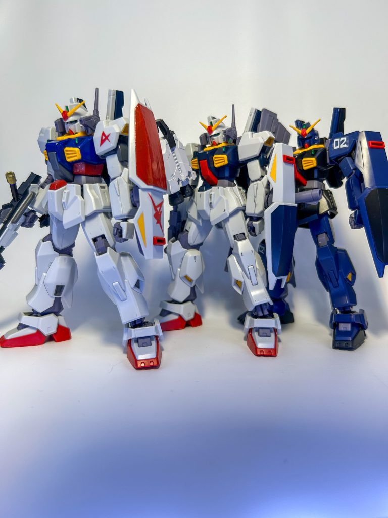 以上が僕の考えた設定です気に入っていただけると嬉しいです…最後にガンダムMK-2の3兄弟の写真です。シンプルなガンダム…いいですね…