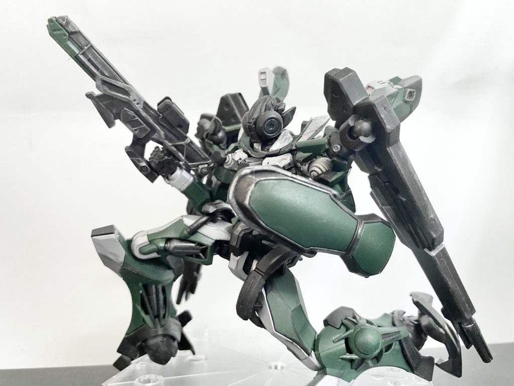 膝をついた感じも様になる！ガンプラ組み立てもですが、ウェザリングも久しぶりにしました💪