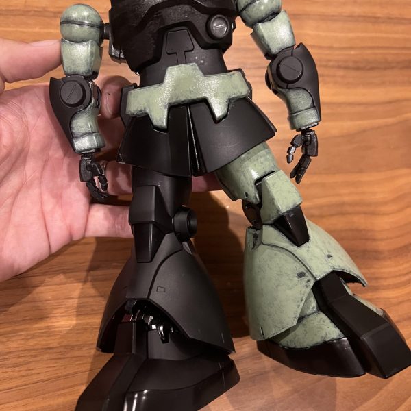 MGドムを制作中です。　今回も筆塗り。シン・MAX塗りでチャレンジしています。（3枚目）