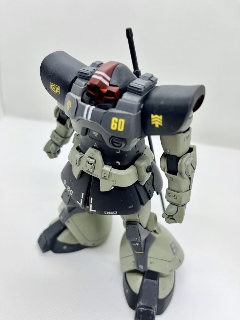 オリジナルカラーの紫ではなく、日本海軍の灰緑色にしました。ミリタリー調になって気に入ってます。