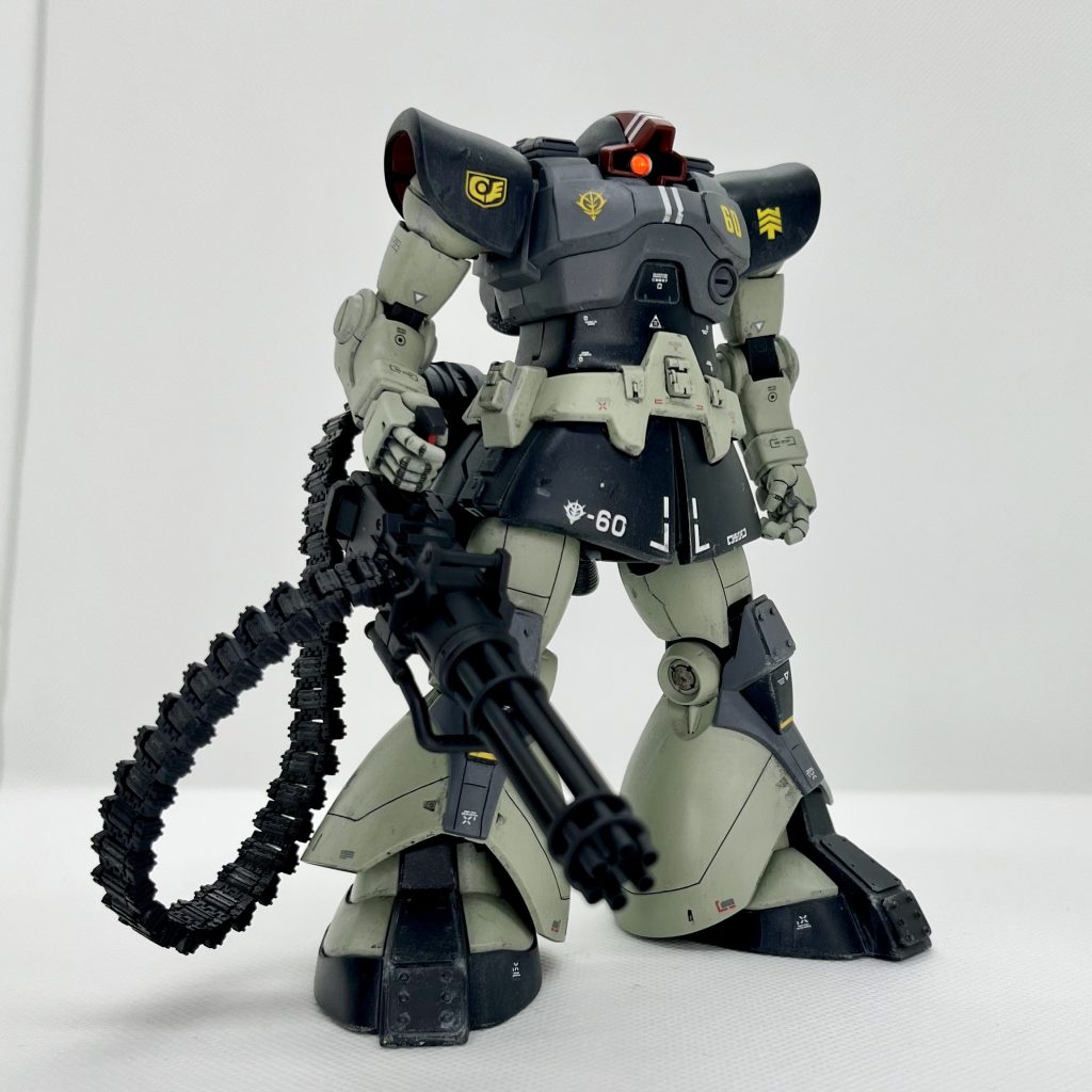 ドムはヘビーなモビルスーツなので、ガトリングガンが似合いますね。