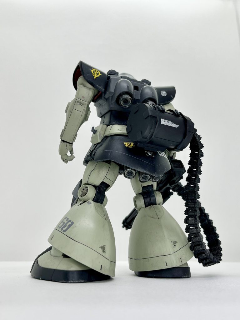 ガトリングの弾倉は腰に3mmの穴を開けてホールドしてます。腰のスカートのバーニアは、あすぱら模型さんのものに換装して位置を下側に変更してます(元のままでは奥すぎてバーニアが見えない)