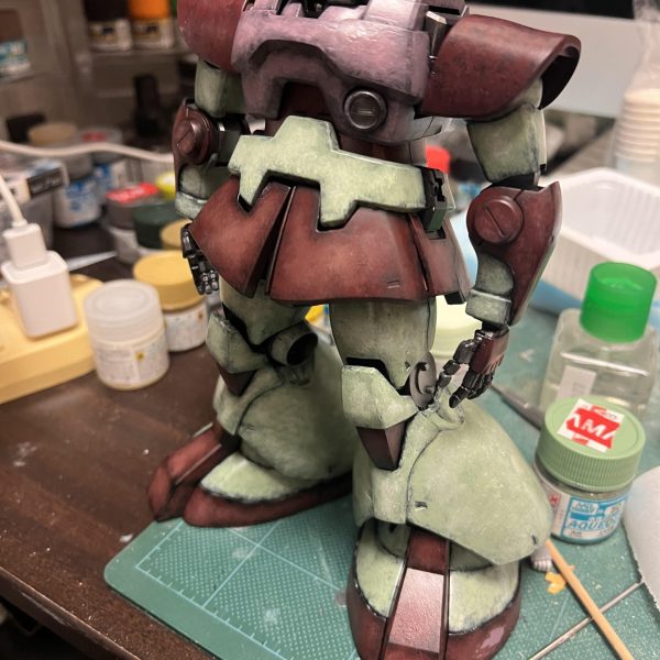 MGドムを制作中です。　今回も筆塗り。シン・MAX塗りでチャレンジしています。（5枚目）
