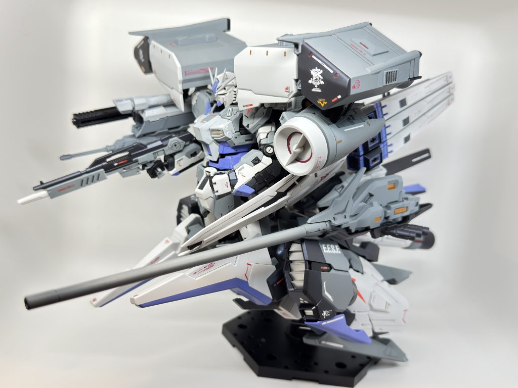 全体像。1/550のデンドロビウムを切り貼りして装備。足にはナラティブガンダム A装備を履いています。