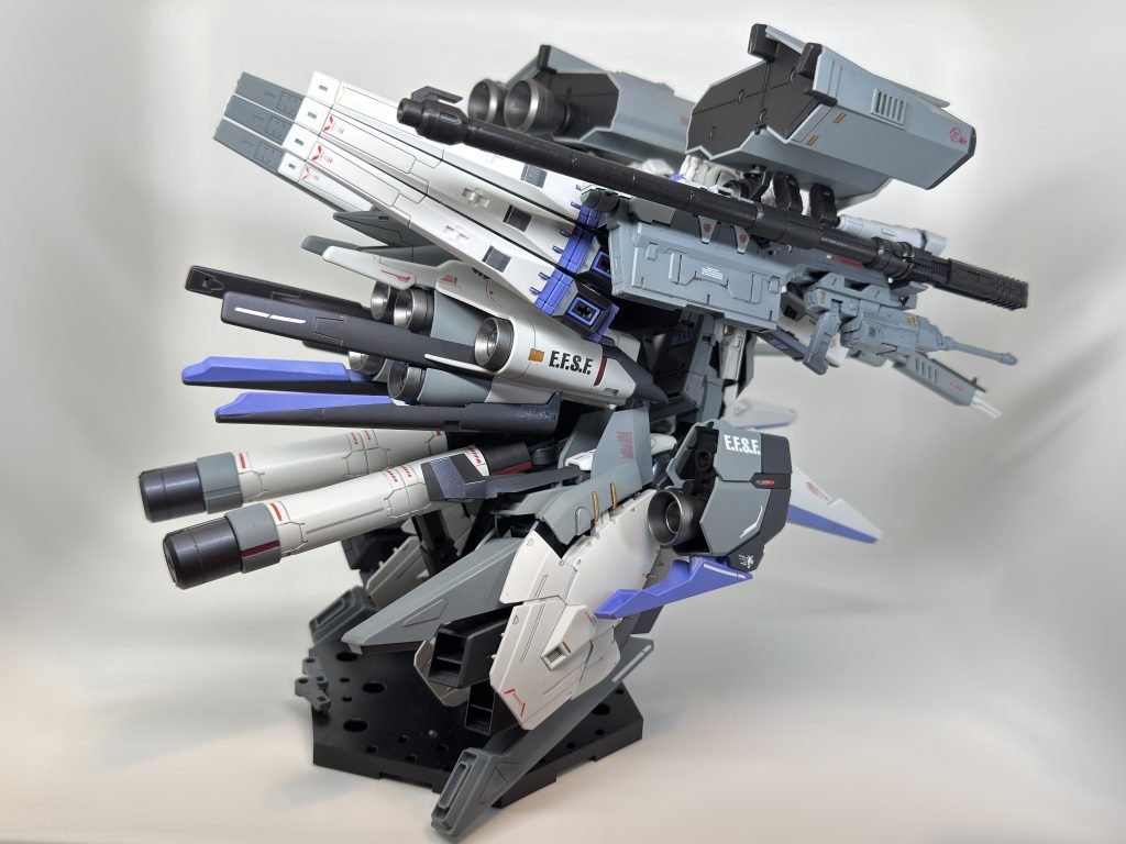 主武装というか最大武装はMGバルバトスの滑空砲です。