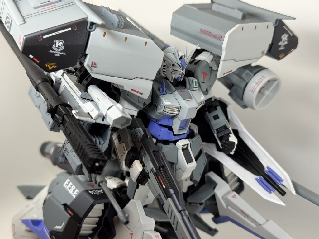 おそらくアムロさんはνガンダム自体はシンプルにしておきたいと思うので、全て取り外せる追加装備としました。これなら最後の最後は殴り合いまでいけます。