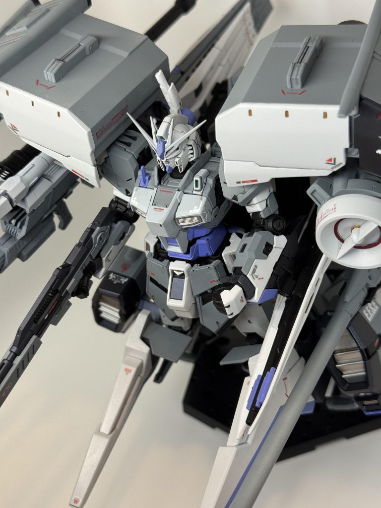以前に作成したナイチンゲールと対になるνガンダムを目指したので、こちらもかなりのサイズになってしまいました。置き場所が…伊達じゃない。