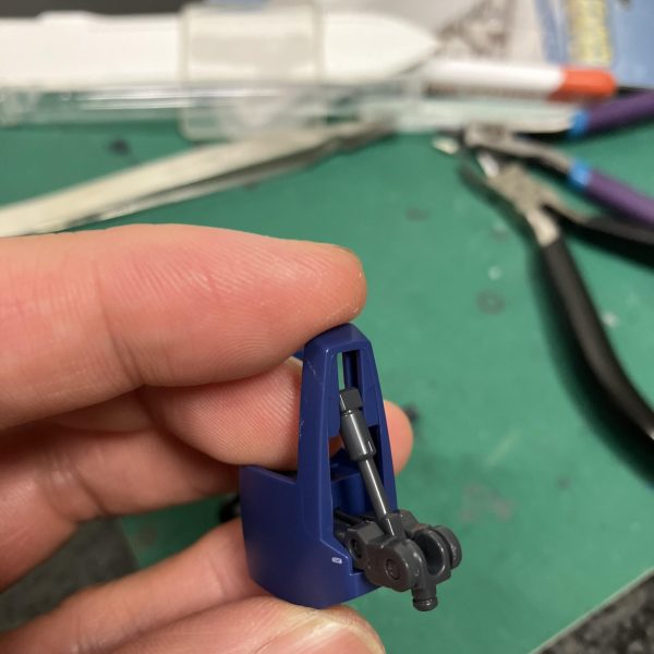 MGガンダムF91 ver2.0 ハリソン•マディン専用機、マスターグレードのF91は初期のラフレシア台座付きは作ったことがあるんですがv2.0は初🥰 このシールド基部のシリンダーとかもイイなぁ、メタリックマーカーの出番やん🥳ガンダムタイプはメタルパーツの相性が悪いイメージなので(ヒロイックなデザインは特に)、今回はメタリックマーカー多めとオレンジ&ホワイトのデカールで仕上げようかと😉と❗️いうわけで1人作戦タイムの結果、対象のパーツを集めて🐈ネコの手タイムへ移行⏩ なかなかの物量😅やっぱりガーレリマーカーですが、いつもアルミニウム、レッドカッパー、フレッシュゴールドばかりなのでたまには他の色も試してみます😆(2枚目)