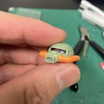 HGハイザックカスタムA.O.Z、メタルパーツの予定地をピンバイスしつつ、モノア[…]