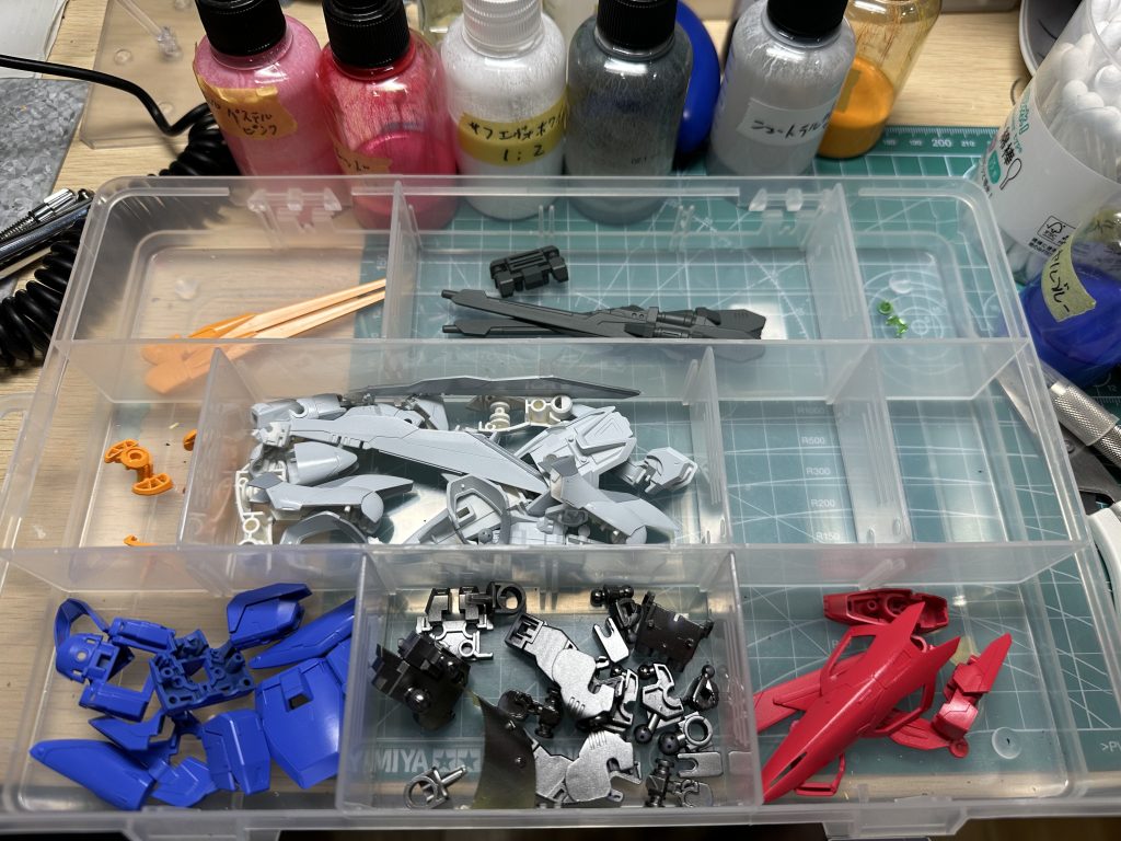 2日目の夜12:00、エアブラシ塗装が完了。マスキング塗装が大変…。