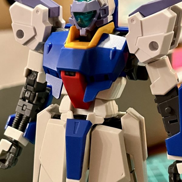 機動戦士エンゲージガンダムに出てきたり、アクロス・ザ・スカイでもちょっとだけ活躍したりと（私の中で）何かと話題の量産型Zを作ろうとしています。素体はHGUC Evolution ProjectのZガンダムです。いい感じのバイザー顔ないかなぁ？と探しつつ色々試して、30MMのエスポジットの頭を載せたらシンデレラフィット！と思ったのもつかの間、Zの関節周りがきつすぎて肩関節がねじ切れました。（私のだけかな？）うまいこと関節ブロックを別の部品に置き換えられたので修正は最小限で済みました。で、肩も元のZとは全然違うのでエスポジットのものに。 ・・・ うーんどうかなー。頭と肩がまんまだからエスポジットにしか見えないな。。。まぁ設定画通りの完全再現はスキル的に無理なので、どこかで妥協しますが。頬当てくらいは再現したいなーと。  （2枚目）