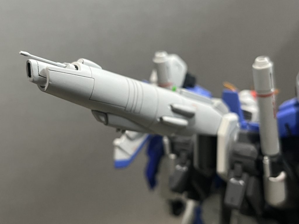 本をお手本にスタビレイター先端は作り直し。アンテナは市販の金属パーツを使っています。