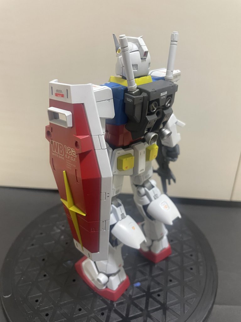 ずっと箱にしまってあったので、今度は飾ります。