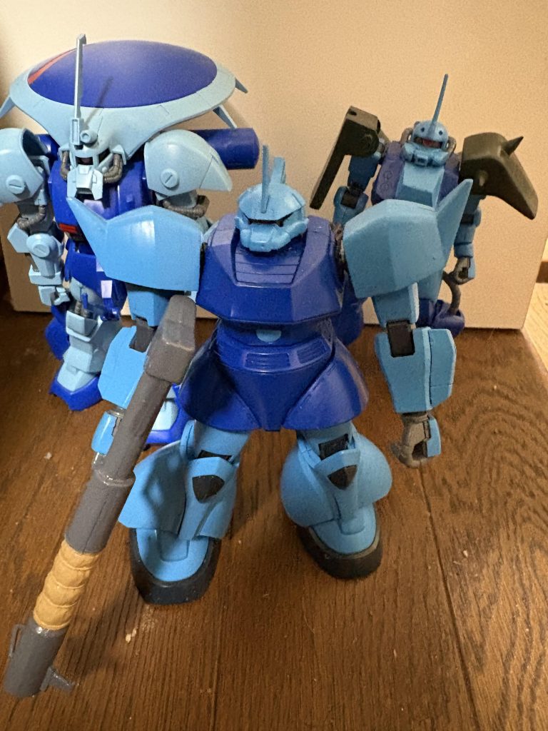 青の部隊、ゲルググ、デザートザク、アイザックでスリーショットです。