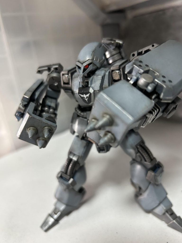 拳で！スパイクショルダーをナックルにできるならザクでも出来そうですね。