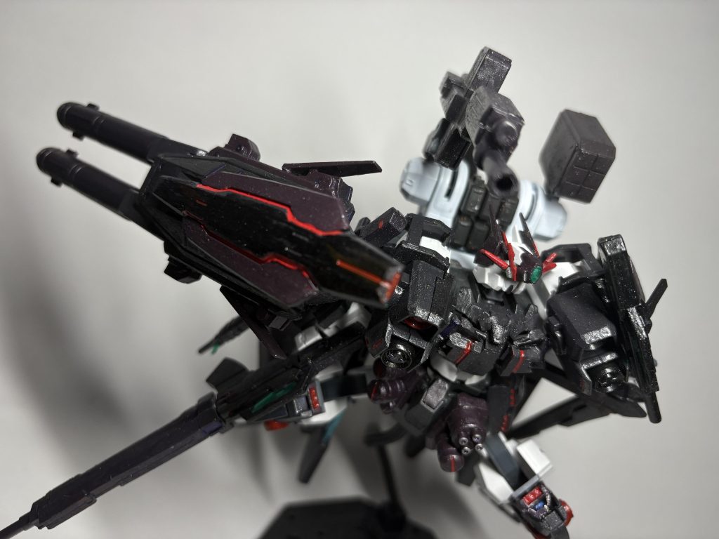 めちゃくちゃパーツ数多いように見えるのですが塗装の手間を減らすためにほぼ一体化していますそれでもかなり時間かかりましたね…