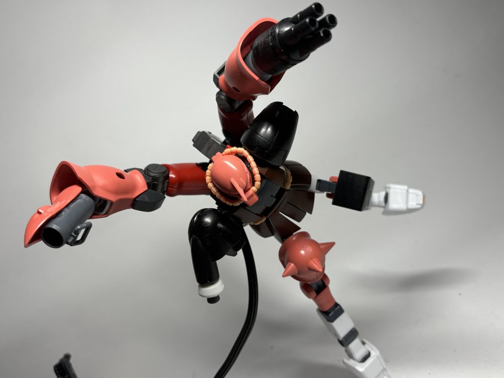 こちらのガンプラ見ての通り制作時間は2時間ぐらいですそういえばザク作ったこと無かったし…作ろうかなーぐらいのテンションで制作しました