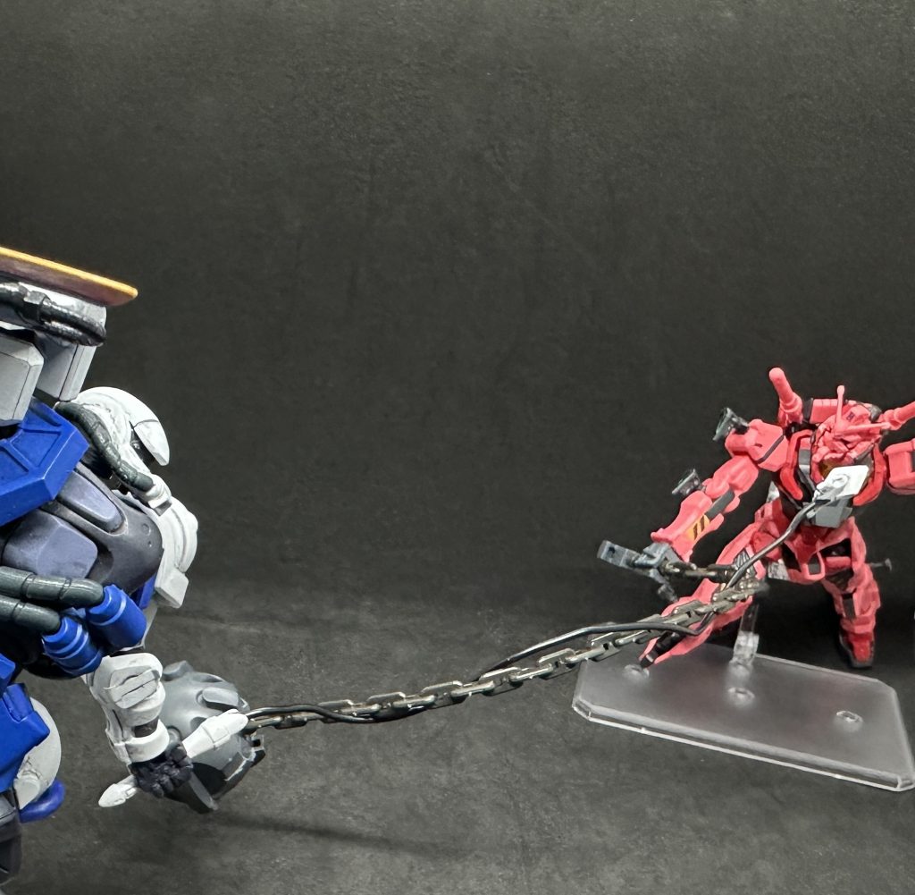鹵獲機同士、赤いガンダムとの戦闘ハンマーを海ヘビで絡めとって封じるのがやりたくてこれ持たせたまである