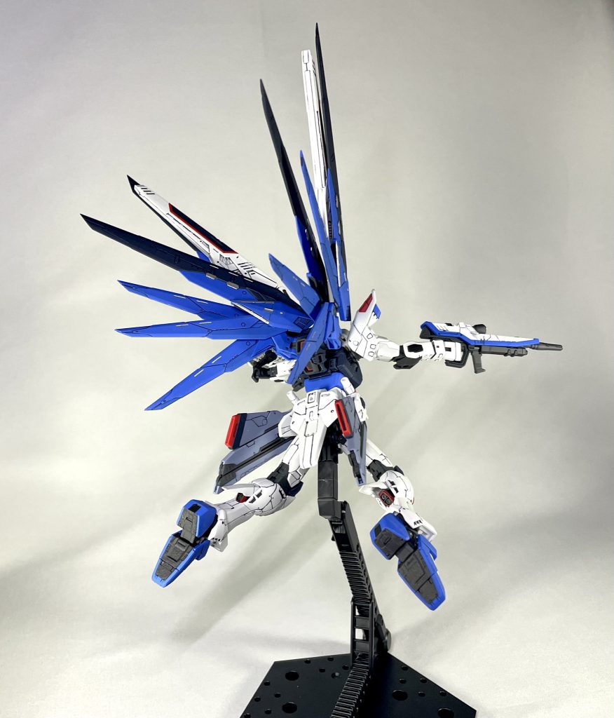 このショット好きなんですよね〜(gundam-kao2)ポージングはメタルビルドをパクr…参考にしてます。