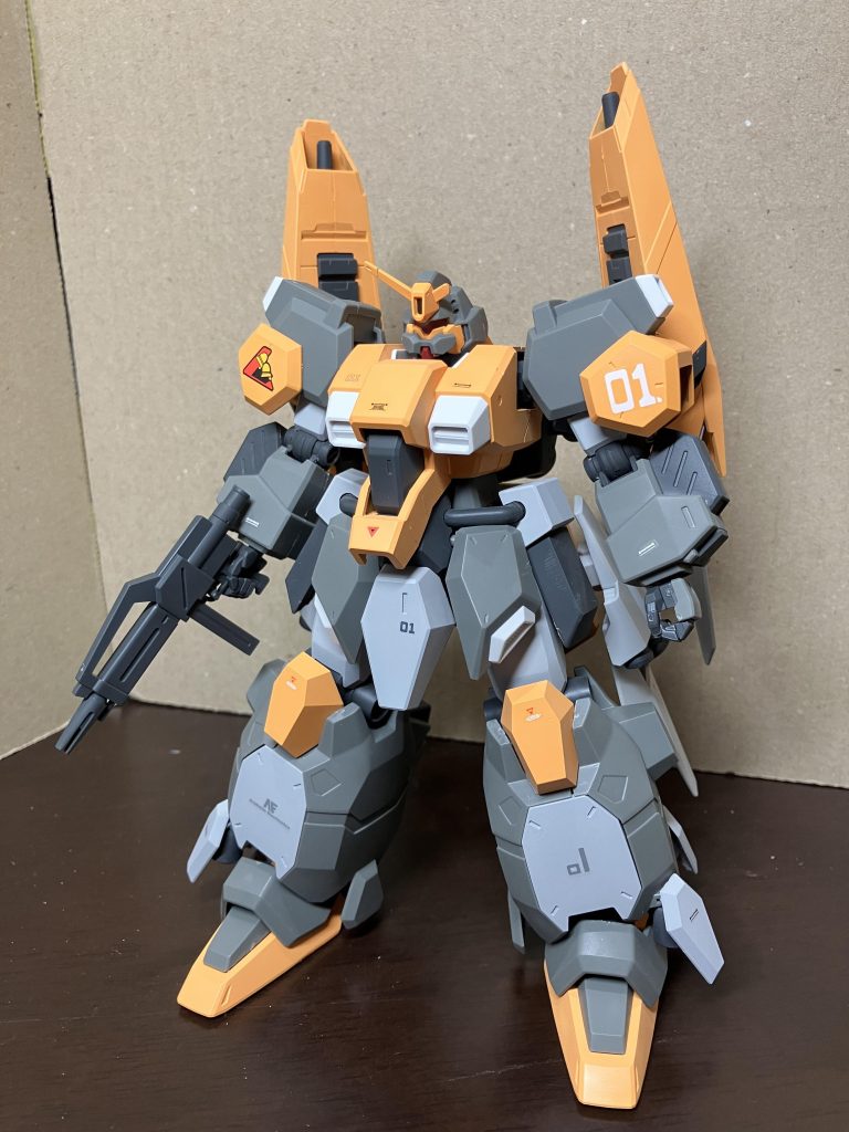 ①高機動型リゼルのディフェンサーユニットを取り付けました。腕部は加工し両腕とも左腕タイプ(グレネードあり)にしてあります。